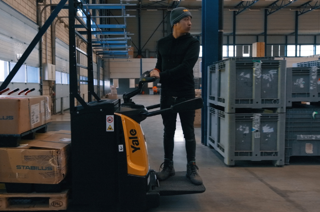 Op&eacute;rateur utilisant un gerbeur