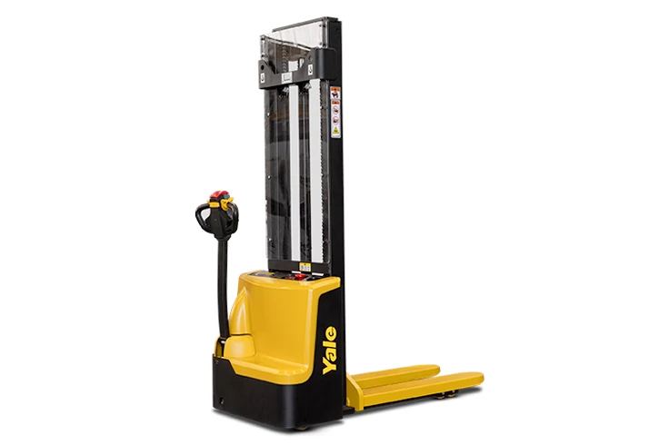 EMPILHADEIRA PATOLADA COMPACTA PARA APLICAÇÕES LEVES