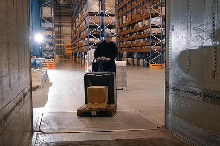 Xe nâng Pallet trên bục của Yale