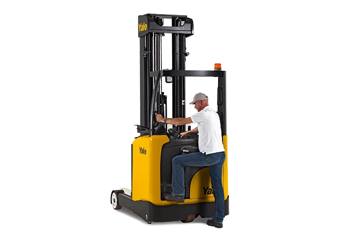 Operator climbing on MR14-16 961