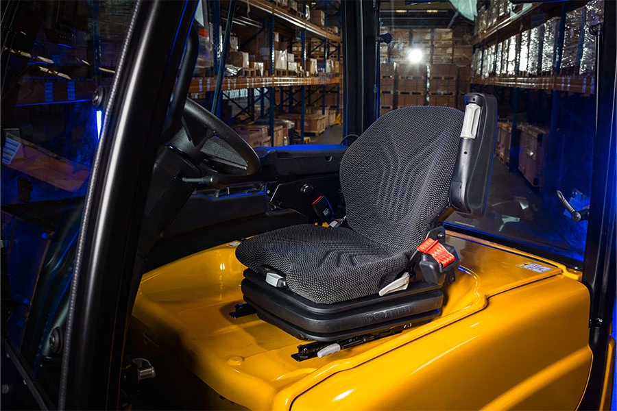 4 Wheel electric counterbalance forklift | Yale ERP40-70N